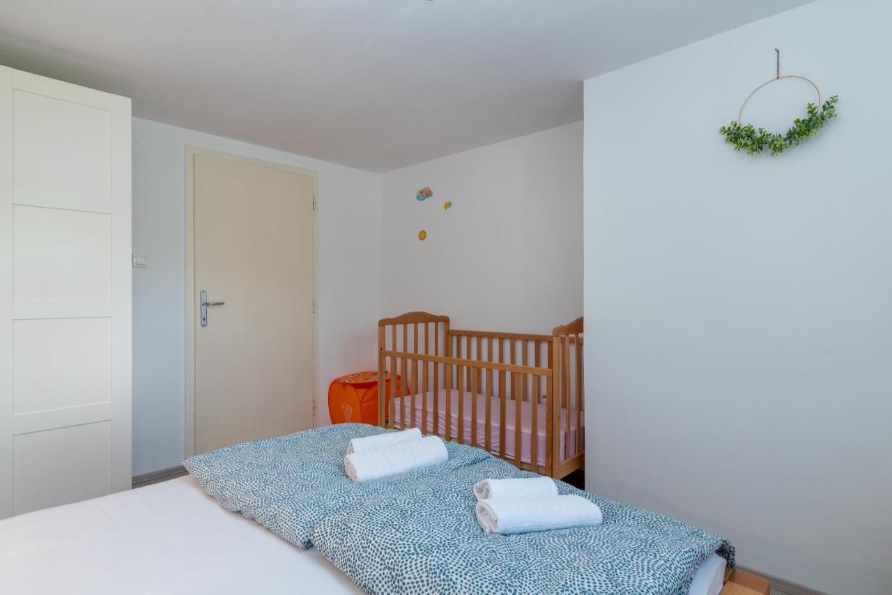 Apartment Hrabar Longo Trogir Eksteriør billede