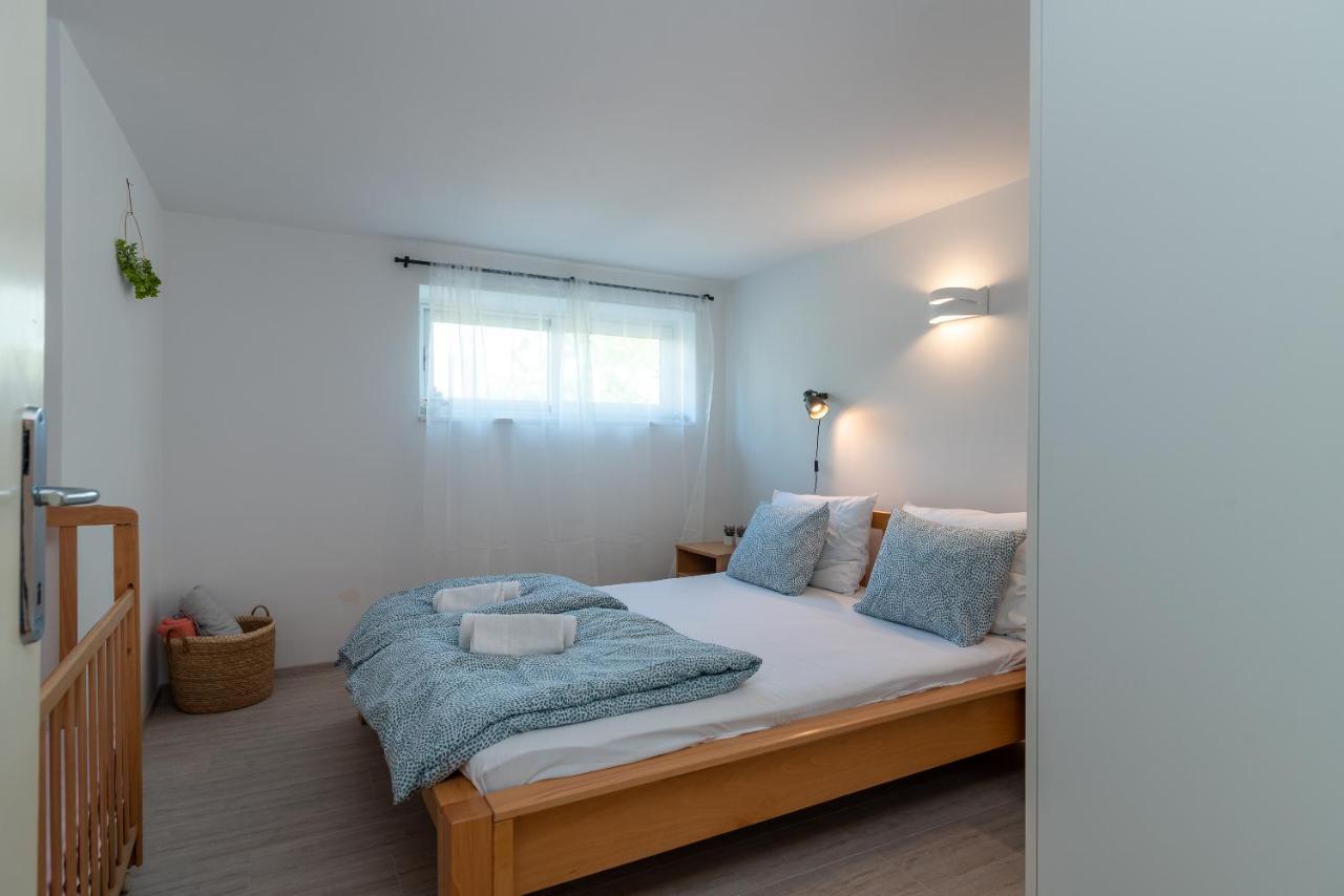 Apartment Hrabar Longo Trogir Eksteriør billede