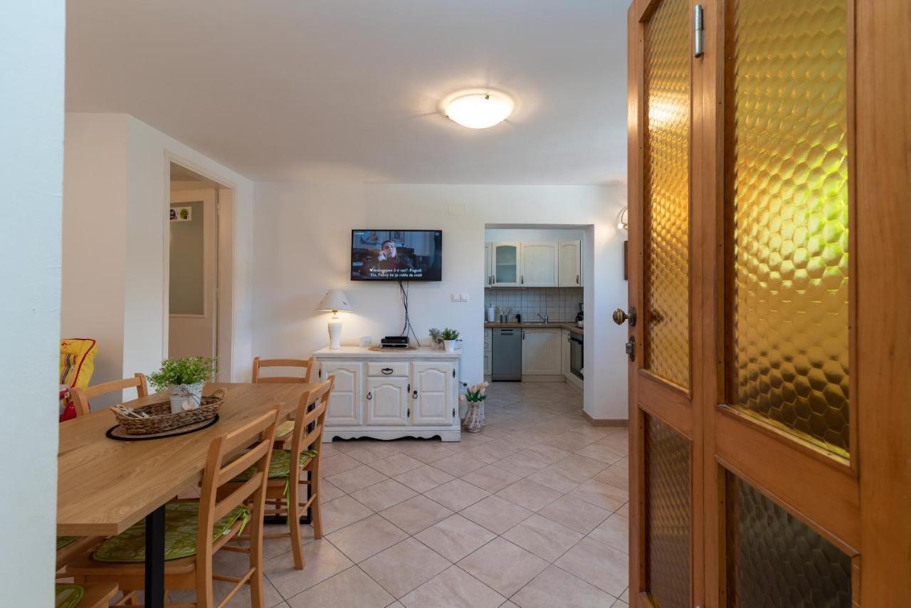 Apartment Hrabar Longo Trogir Eksteriør billede