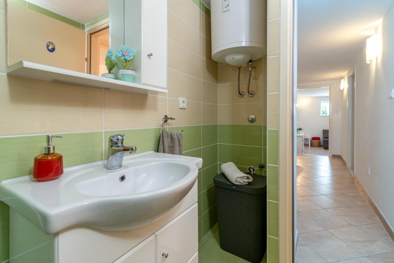 Apartment Hrabar Longo Trogir Eksteriør billede